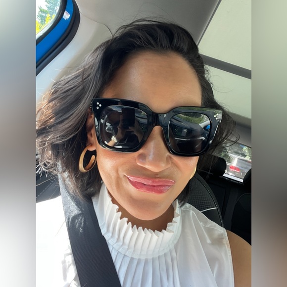 Meet your Posher, Nicole - Picture 2 of 3